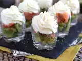Receta Vasitos de aguacate y salmón