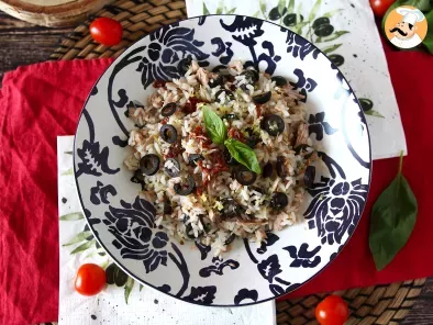 Ensalada de arroz mediterránea con atún, aceitunas, tomates secos y limón - foto 4