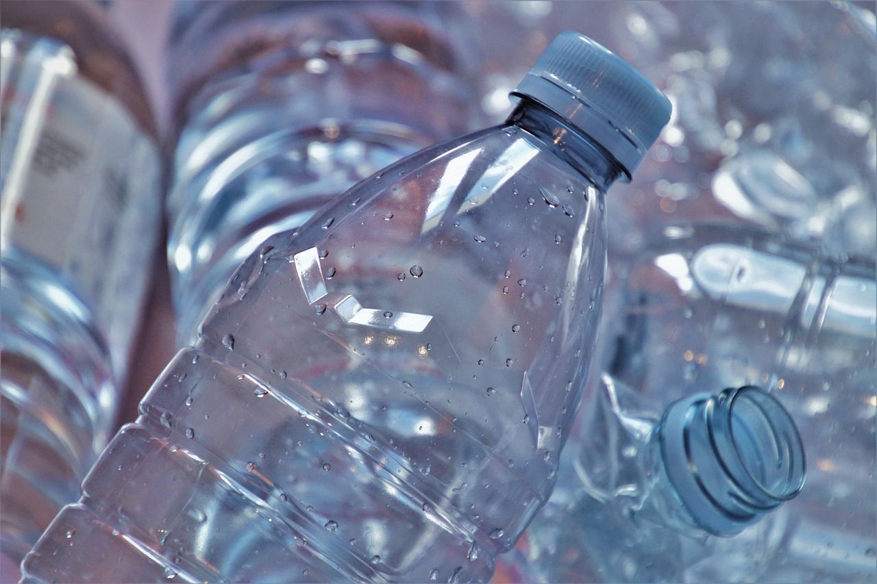 Por qué deberías tirar tu botella de agua de plástico cuando te la acabes