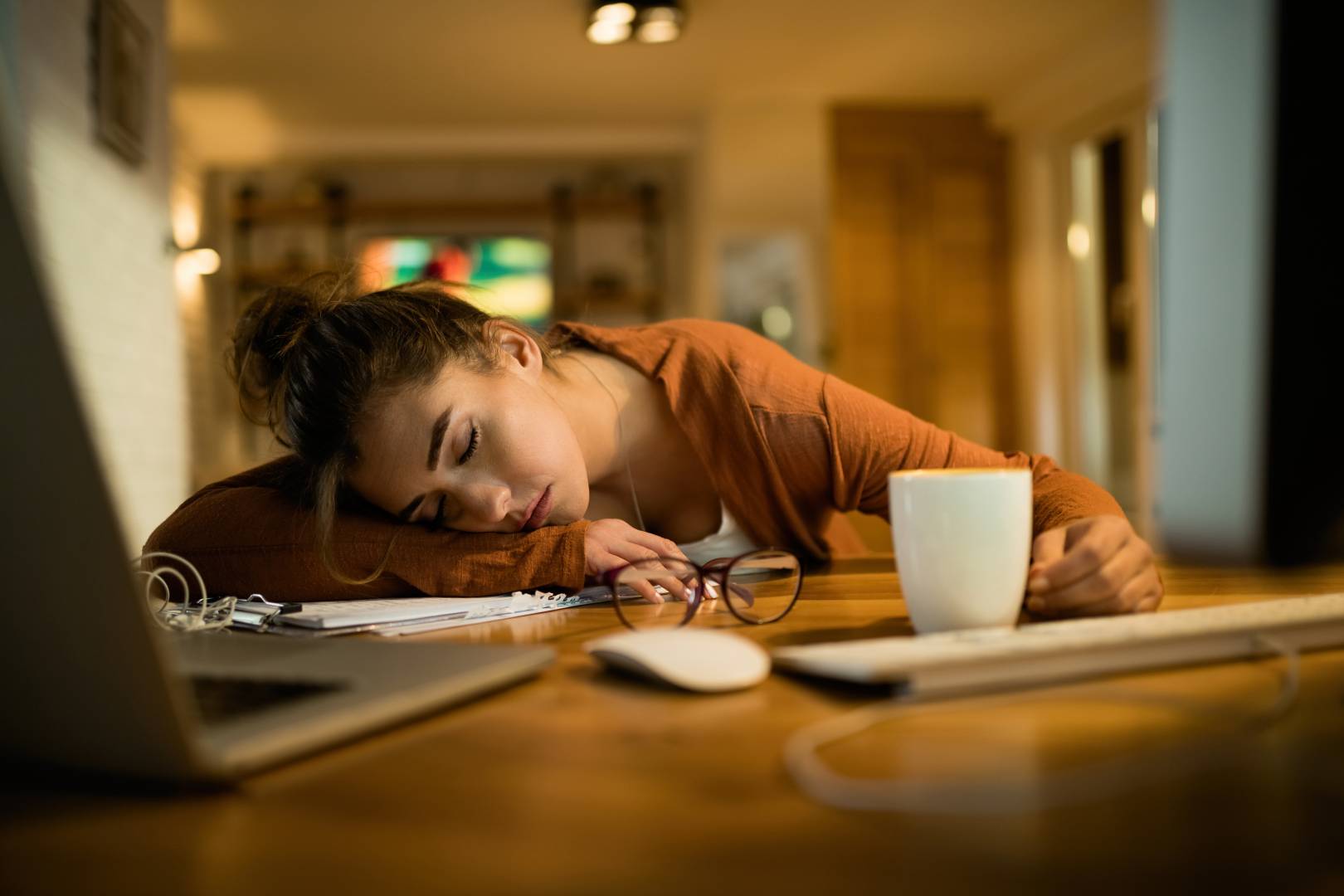 Cómo evitar quedarse dormido después de comer: ¡Consejos y estrategias!