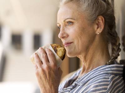 6 Alimentos que aceleran el envejecimiento: ¿cómo evitarlos?