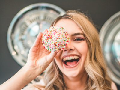 Los alimentos que más manchan los dientes: ¡Cuida tu sonrisa!