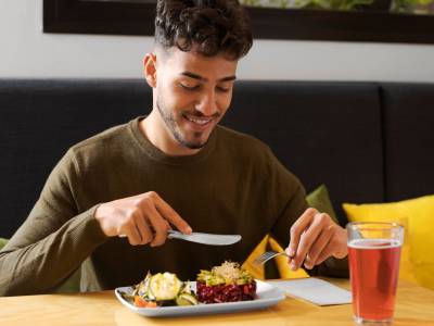 Los increíbles beneficios de masticar correctamente y comer lentamente