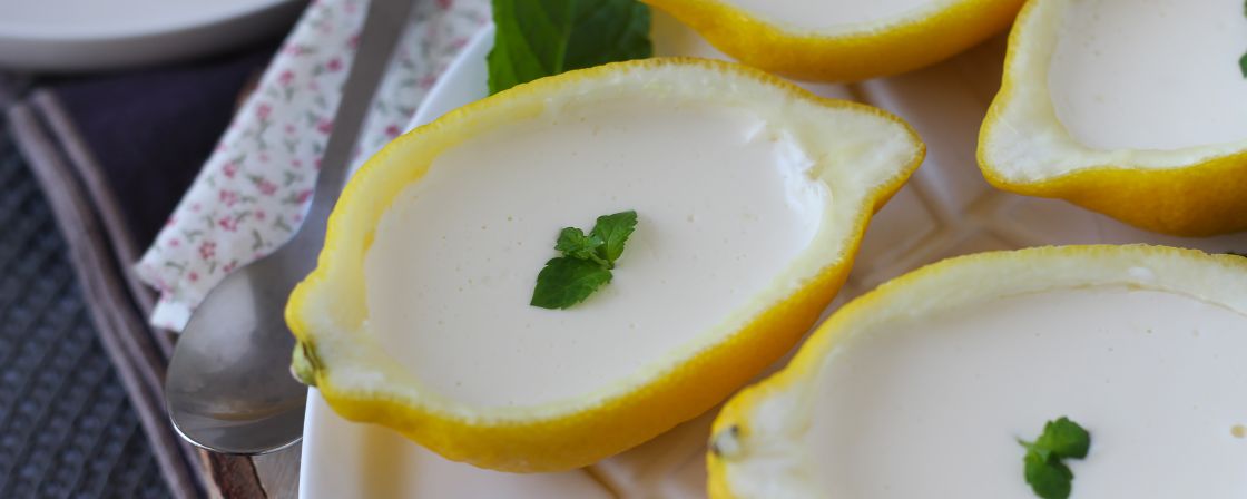 ¿Un postre de crema de limón express y sin horno? ¡Lemon posset es lo que buscas!