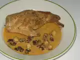 Receta Conejo en salsa de nata, pasas y avellanas
