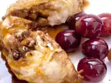Receta Muslos de pollo rellenos de ciruelas, jamón y uvas