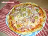 Receta Pizza de jamón york, cebolla, bacon y aceitunas