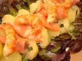 Receta Ensalada tibia de patata, salmón y gambones con vinagreta de vino blanco