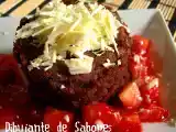 Receta Bizcocho 1 minuto al microondas, con fresas caramelizadas en zumo de naranja y brandy