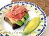 Receta Coronado serrano de pan con aguacate
