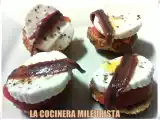 Receta Montaditos con pan de soda de aceite y pimentón con queso fresco tomate y anchoas