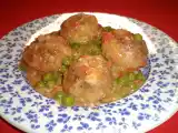 Receta Albóndigas de merluza con guisantes
