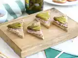 Receta Tostas paté de campaña y pepinillos