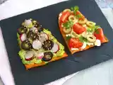 Receta Tostas de batata con aguacate y feta
