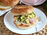 Receta Bagel con pechuga de pavo, ensalada y huevo