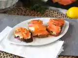 Receta Tostas con queso de cabra fresco y salmón ahumado