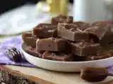 Receta Fudge de dátiles, un bocado de caramelo blando, lleno de energía y sabor