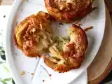 Receta Cruffin salado con parmesano y mozzarella, la fusión perfecta entre croissant y muffin