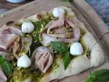 Receta Pinsa con pesto y mortadela, ¡lista en 10 minutos!