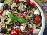 Receta Ensalada de trigo con atún y mozzarella: fresca, mediterránea y perfecta para el verano