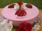 Receta TARTA MOUSSE DE FRESAS CON CORAZÓN DE NATA