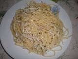 Receta Espaguetti con gulas y migas de bacalao