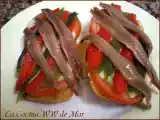 Receta Montaditos de anchoas sobre queso y pimientos