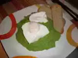 Receta Puré de arvejas con huevos en camisa