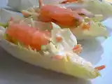 Receta Barquitas de endivias con ensalada alemana y salmón. paso a paso.