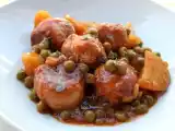 Receta Albóndigas con patatas y salsa de guisantes
