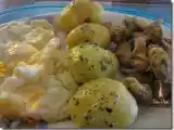 Receta Pollo con patatas al microondas y huevos fritos