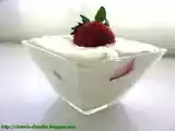 Receta Mousse de yogur griego, queso y fresas
