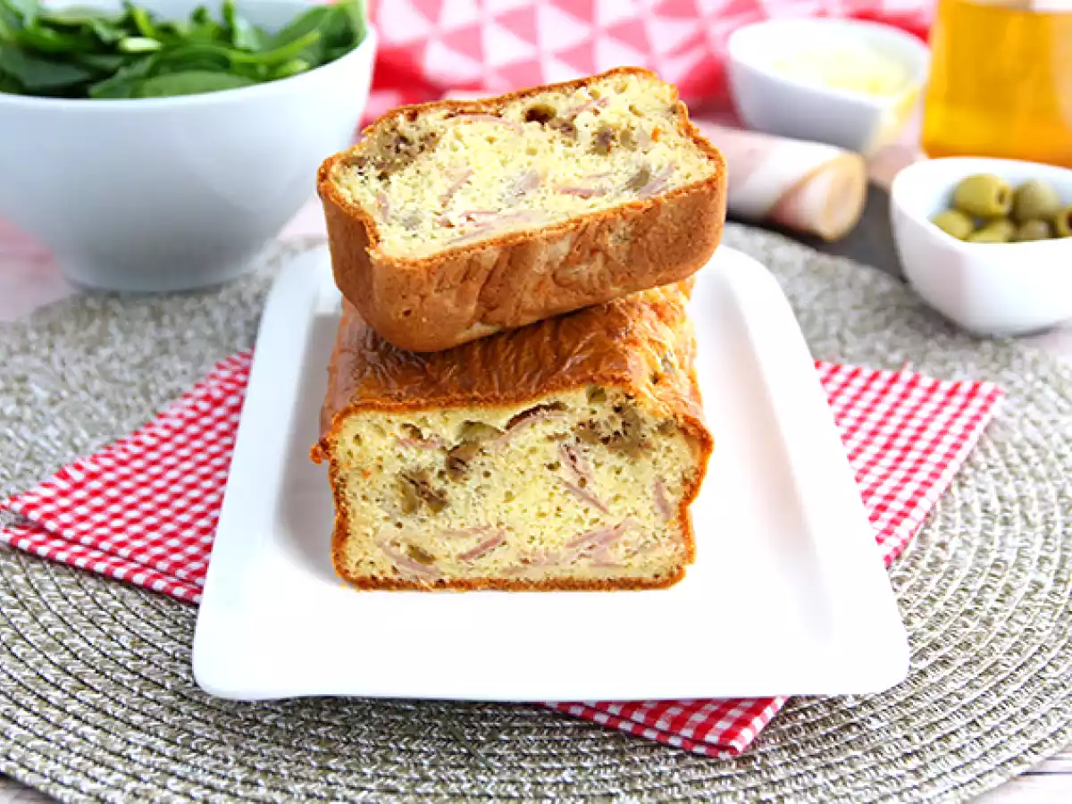 Receta Cake de aceitunas verdes, jamón y queso