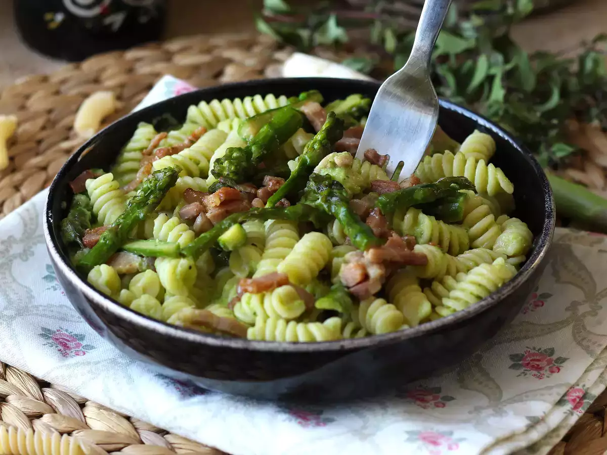 Receta Pasta cremosa con espárragos y bacon
