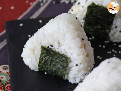 Receta Onigiri de atún, el pequeño sándwich de arroz japonés - おにぎり