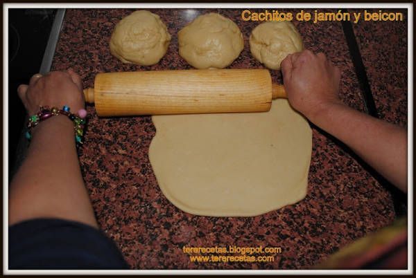 Cachitos venezolanos de jamón y beicon. - Receta Petitchef