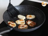 Paso 4 - Queso halloumi agridulce a la sartén con miel y romero