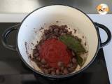 Paso 4 - Salsa de tomate y salchicha fresca: sabrosa y fácil de preparar