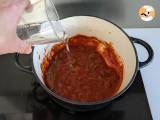 Paso 5 - Salsa de tomate y salchicha fresca: sabrosa y fácil de preparar