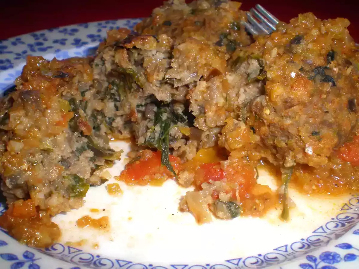 Albóndigas de berenjenas y salsa de tomate especiada - foto 3