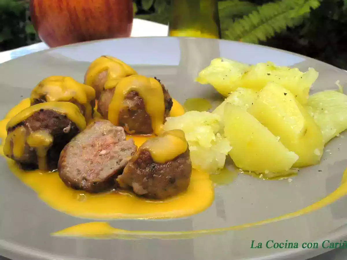 Albóndigas en salsa de zanahoria y Curry