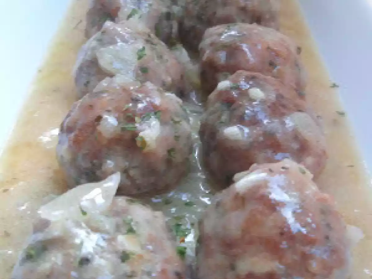 Albóndigas rellenas de queso fresco