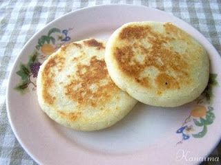 Arepas de queso y mantequilla para el desayuno - Receta Petitchef