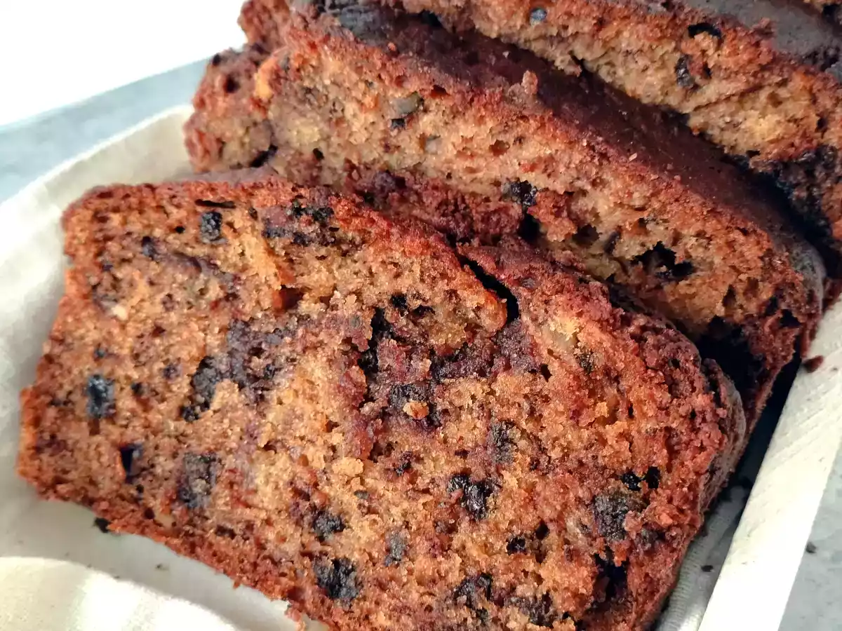 Banana bread {con mantequilla de cacahuete, chocolate y nueces}