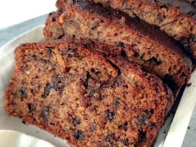 Banana bread {con mantequilla de cacahuete, chocolate y nueces}