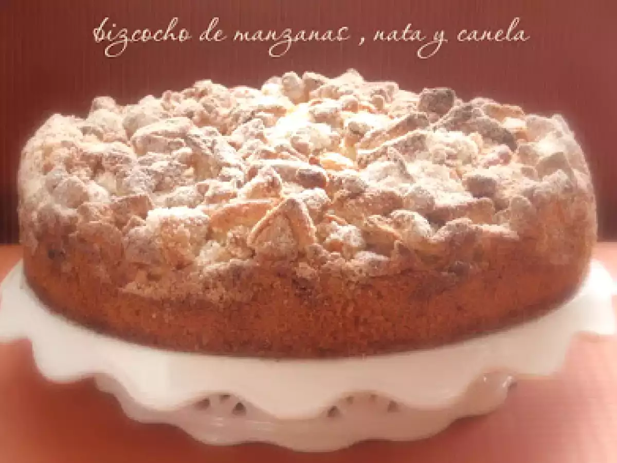 Bizcocho de manzanas, nata y canela