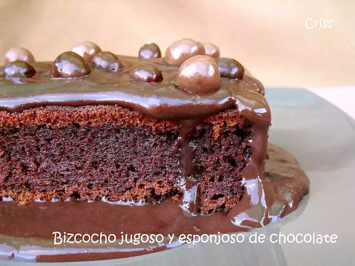 Bizcocho jugosos y esponjoso de chocolate