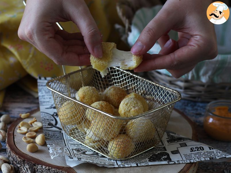 Bolitas de mozzarella empanadas en freidora de aire - foto 4