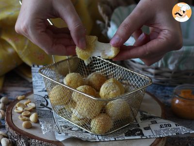 Bolitas de mozzarella empanadas en freidora de aire - foto 4