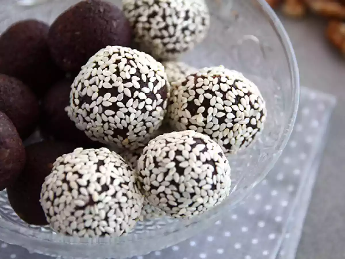 Bolitas energéticas de dátiles y cacao